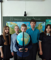 22 апреля - День Земли. С учащимися 8 класс была проведена беседа о нашей планете..
